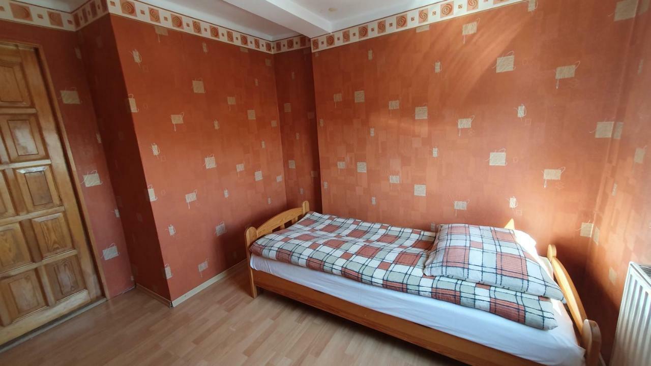 Pokoje Do Wynajecia Piastowska Miedzyrzecz Luaran gambar